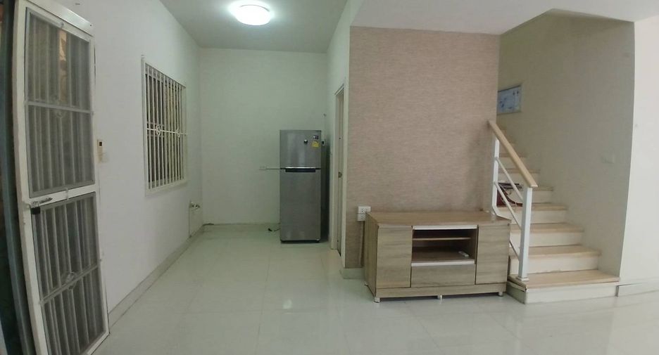 For rent 3 bedrooms townhouse in Pak Kret, Nonthaburi