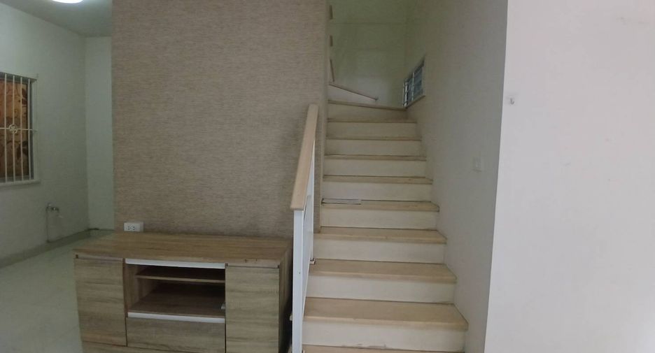 For rent 3 bedrooms townhouse in Pak Kret, Nonthaburi