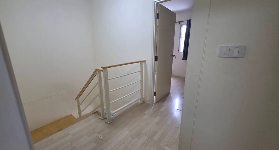 For rent 3 bedrooms townhouse in Pak Kret, Nonthaburi