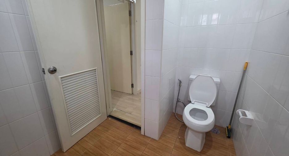 For rent 3 bedrooms townhouse in Pak Kret, Nonthaburi