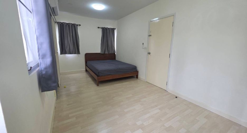 For rent 3 bedrooms townhouse in Pak Kret, Nonthaburi