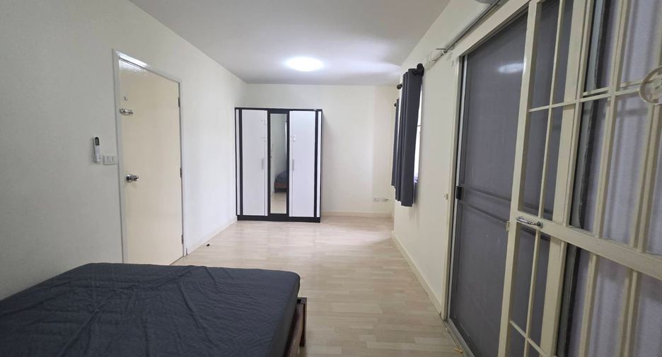 For rent 3 bedrooms townhouse in Pak Kret, Nonthaburi