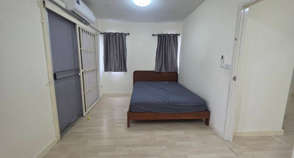 For rent 3 bedrooms townhouse in Pak Kret, Nonthaburi