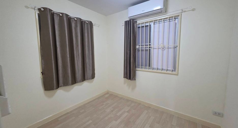 For rent 3 bedrooms townhouse in Pak Kret, Nonthaburi