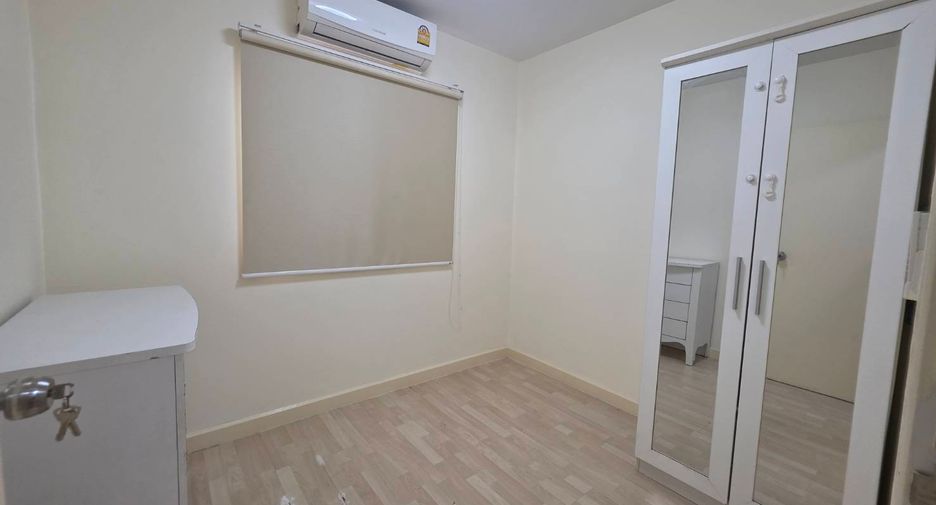 For rent 3 bedrooms townhouse in Pak Kret, Nonthaburi