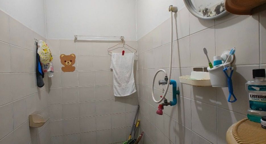 For sale 2 bedrooms townhouse in Mueang Samut Prakan, Samut Prakan