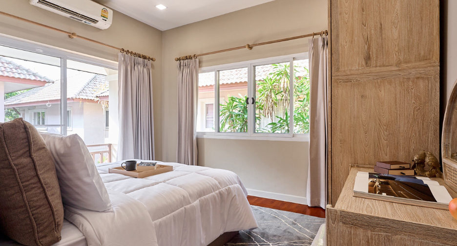 For sale 4 bedrooms house in Mueang Chiang Mai, Chiang Mai