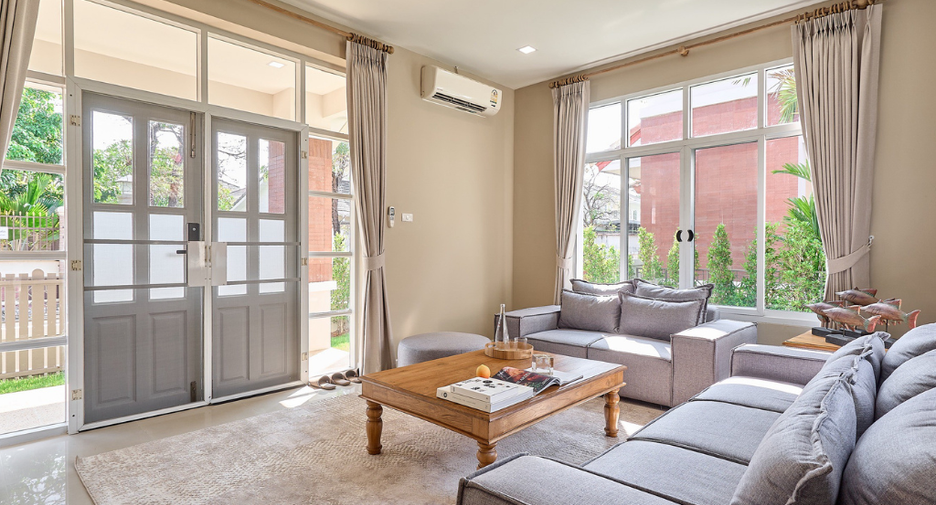 For sale 4 bedrooms house in Mueang Chiang Mai, Chiang Mai