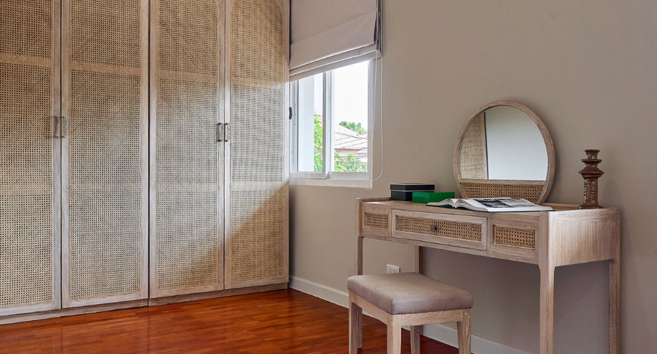 For sale 4 bedrooms house in Mueang Chiang Mai, Chiang Mai