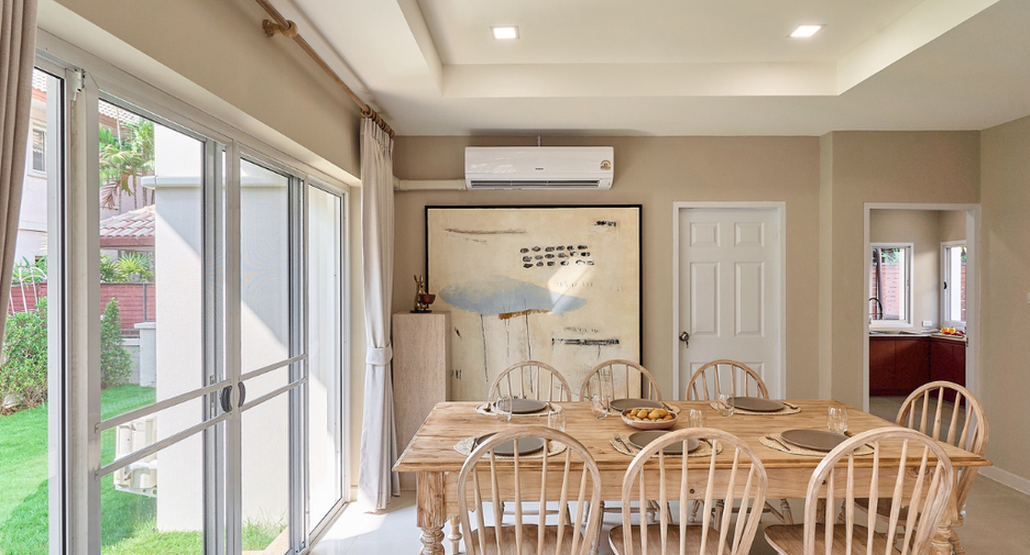 For sale 4 bedrooms house in Mueang Chiang Mai, Chiang Mai