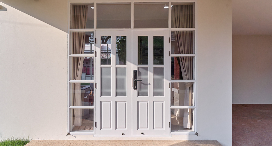 For sale 4 bedrooms house in Mueang Chiang Mai, Chiang Mai