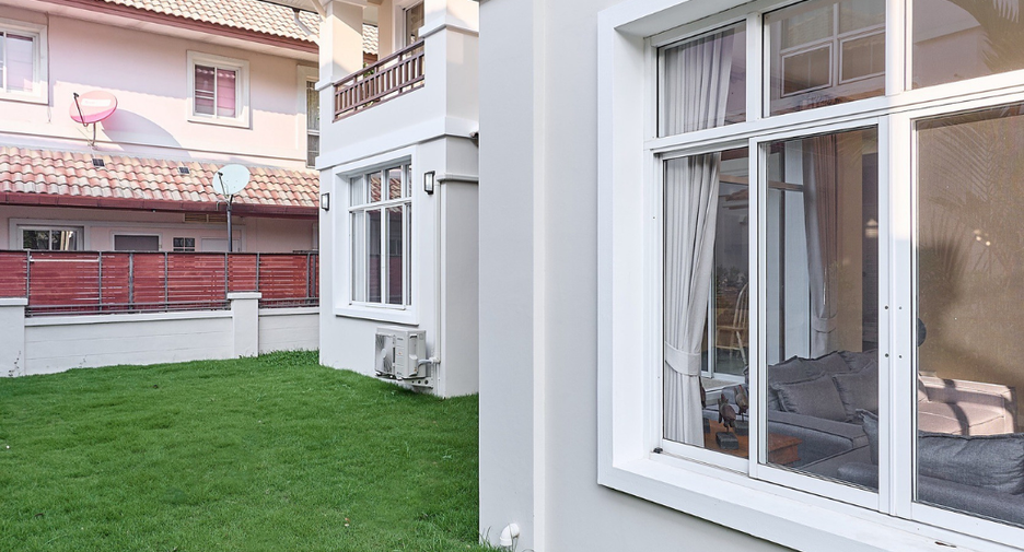 For sale 4 bedrooms house in Mueang Chiang Mai, Chiang Mai