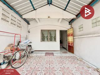 À vendre 2 chambres maison de ville à Sam Phran, Nakhon Pathom