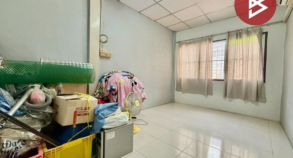 出售 2 卧室 联排别墅 在 Sam Phran, Nakhon Pathom