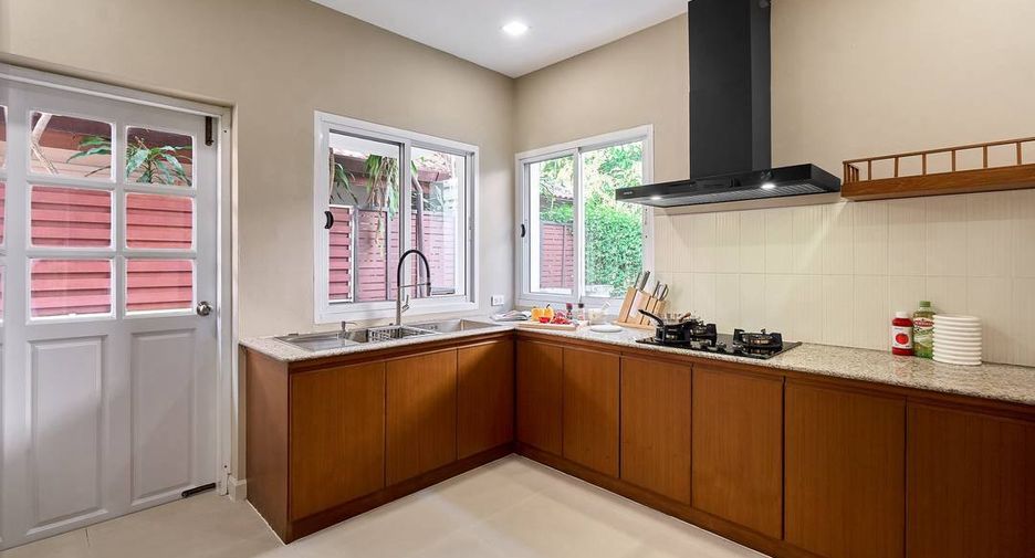 For rent and for sale 4 bedrooms house in Mueang Chiang Mai, Chiang Mai