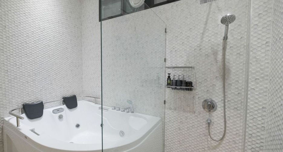 For sale 3 bedrooms house in Mueang Ubon Ratchathani, Ubon Ratchathani
