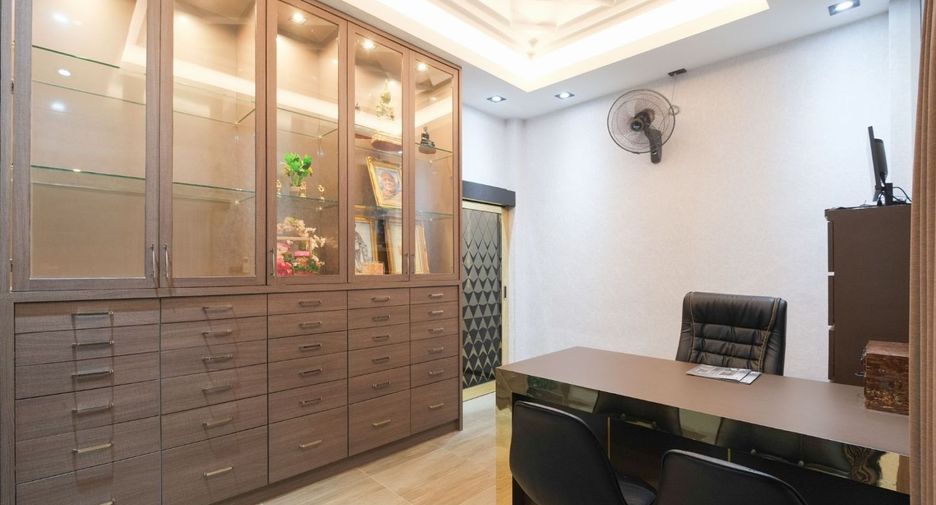 For sale 3 bedrooms house in Mueang Ubon Ratchathani, Ubon Ratchathani