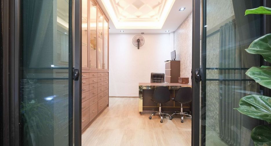 For sale 3 bedrooms house in Mueang Ubon Ratchathani, Ubon Ratchathani