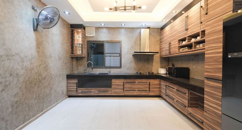 For sale 3 bedrooms house in Mueang Ubon Ratchathani, Ubon Ratchathani