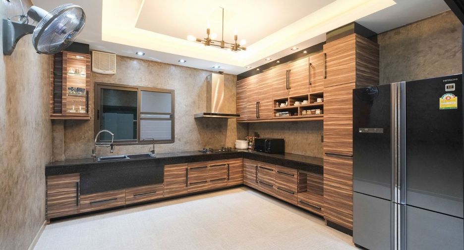 For sale 3 bedrooms house in Mueang Ubon Ratchathani, Ubon Ratchathani