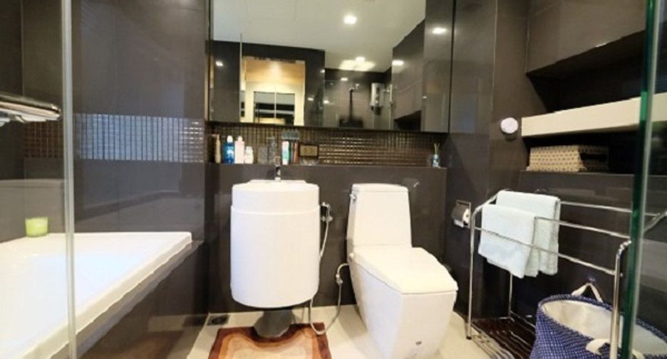 Condo en alquiler y en venta de 2 habitaciones en Sathon, Bangkok