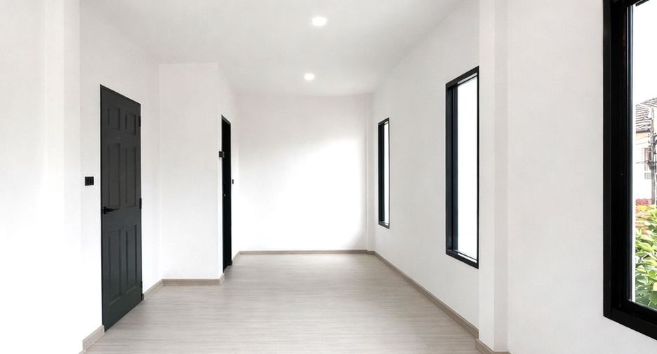 For sale 3 bedrooms house in Khlong Sam Wa, Bangkok