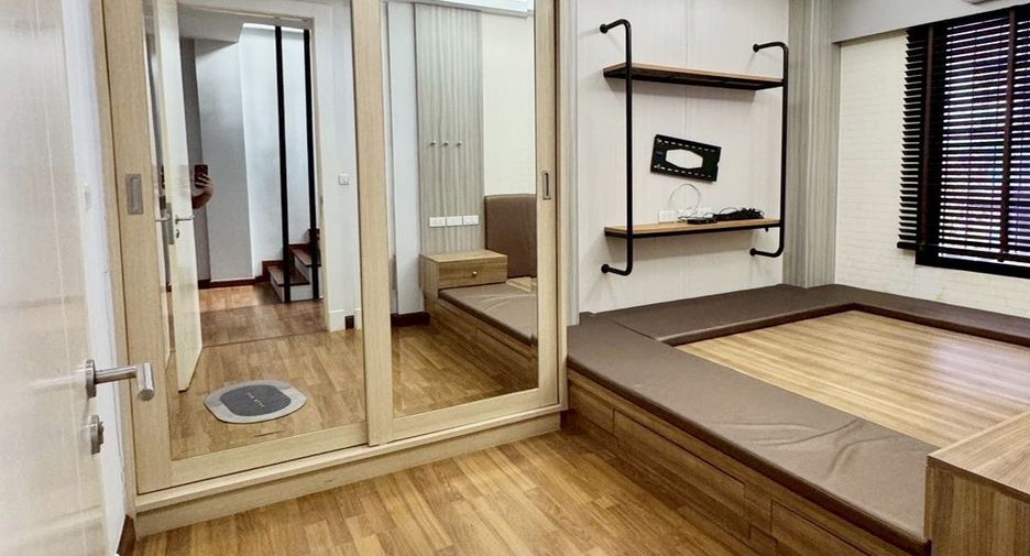 For sale 3 bedrooms townhouse in Pak Kret, Nonthaburi