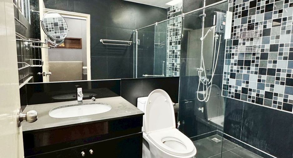 For sale 3 bedrooms townhouse in Pak Kret, Nonthaburi