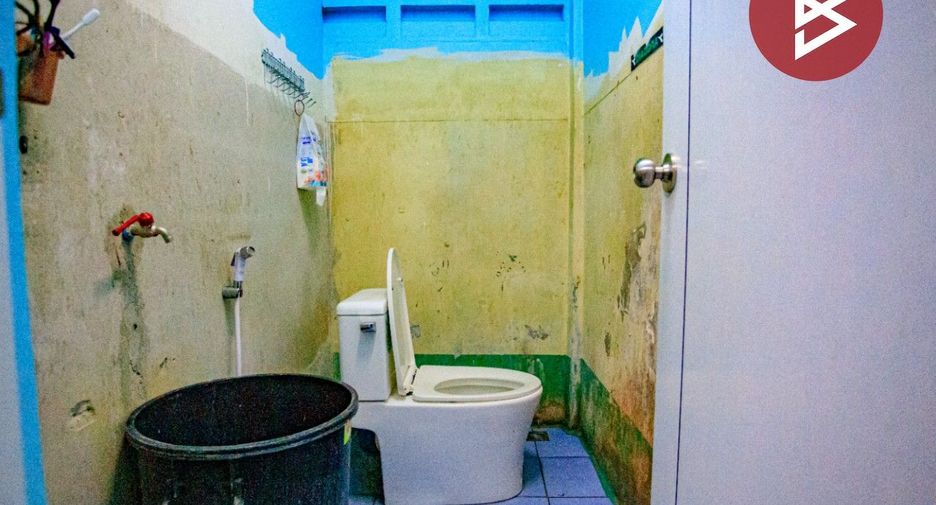 For sale 1 bed townhouse in Mueang Samut Prakan, Samut Prakan
