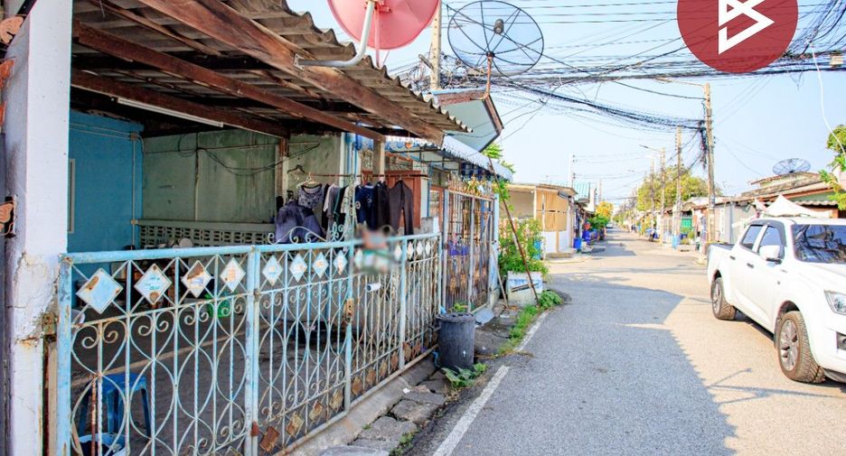 For sale 1 bed townhouse in Mueang Samut Prakan, Samut Prakan