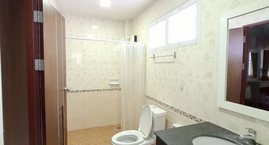 For rent 4 bedrooms house in Mueang Chiang Mai, Chiang Mai