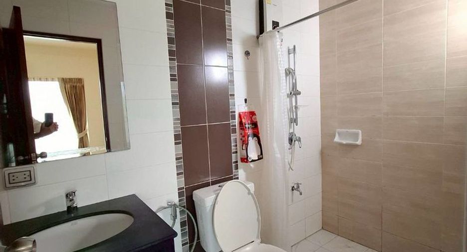 For rent 4 bedrooms house in Mueang Chiang Mai, Chiang Mai