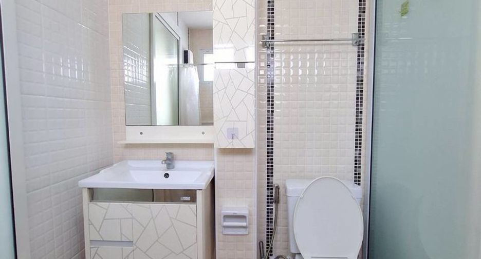 For rent 4 bedrooms house in Mueang Chiang Mai, Chiang Mai