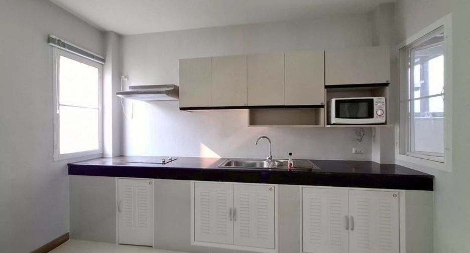 For rent 4 bedrooms house in Mueang Chiang Mai, Chiang Mai