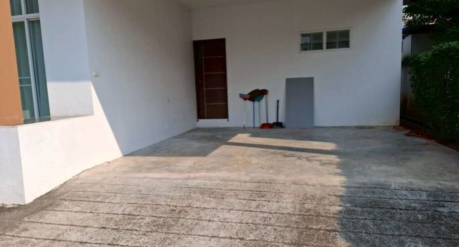 For rent 4 bedrooms house in Mueang Chiang Mai, Chiang Mai