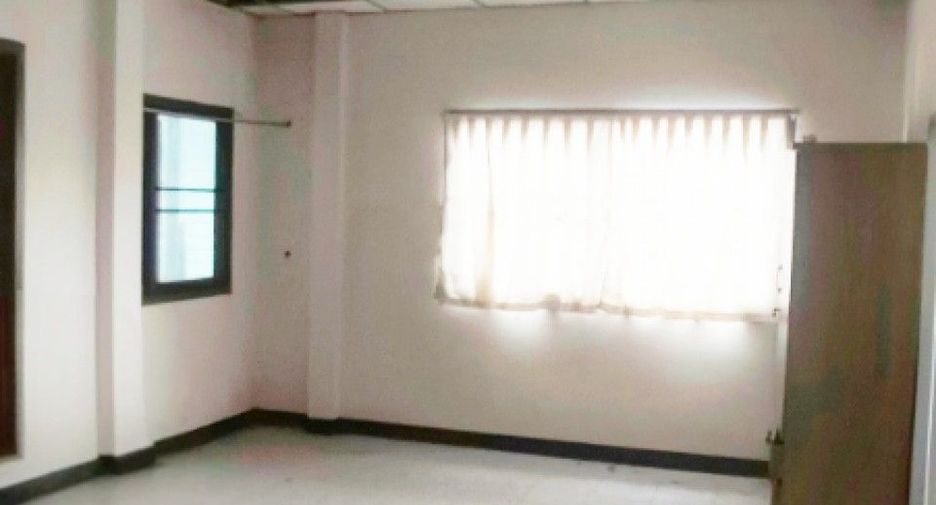 For sale 3 bedrooms house in Nong Chok, Bangkok
