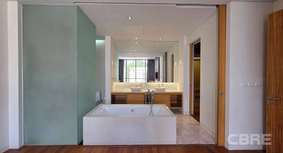 For rent and for sale 2 bedrooms condo in Khlong Toei, Bangkok