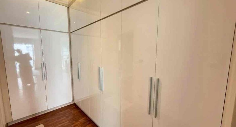 For rent 4 bedrooms villa in Bang Lamung, Chonburi