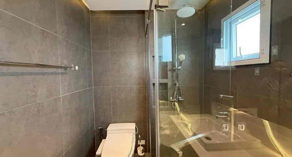 For rent 4 bedrooms villa in Bang Lamung, Chonburi