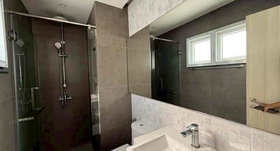 For rent 4 bedrooms villa in Bang Lamung, Chonburi