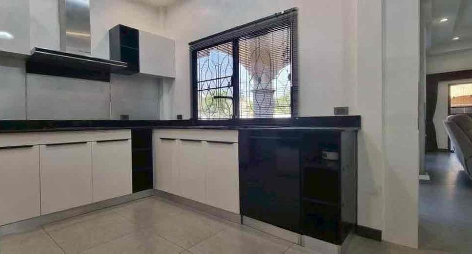 For sale and for rent 3 bedrooms villa in Bang Lamung, Chonburi