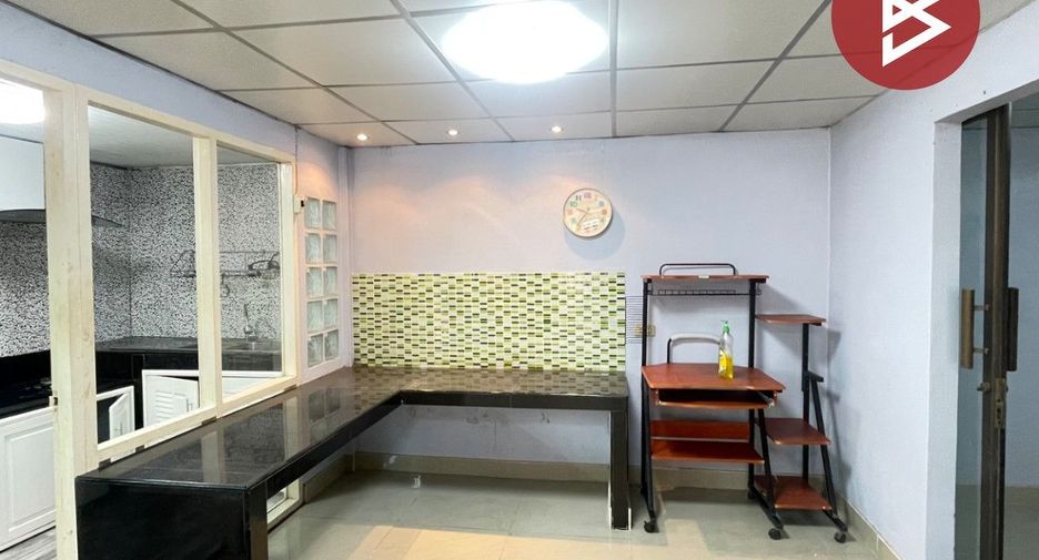 For sale 5 ベッドルーム townhouse in Mueang Chon Buri, Chonburi