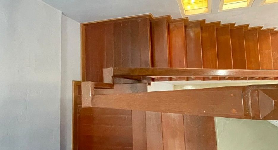 For sale 5 ベッドルーム townhouse in Mueang Chon Buri, Chonburi