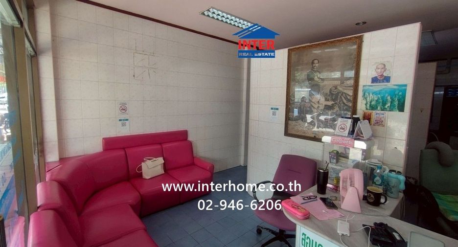 For sale 3 bedrooms retail Space in Dusit, Bangkok