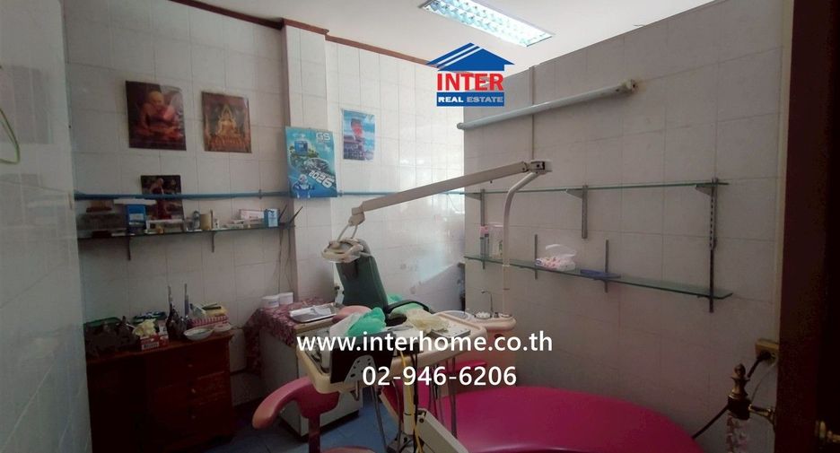 For sale 3 bedrooms retail Space in Dusit, Bangkok