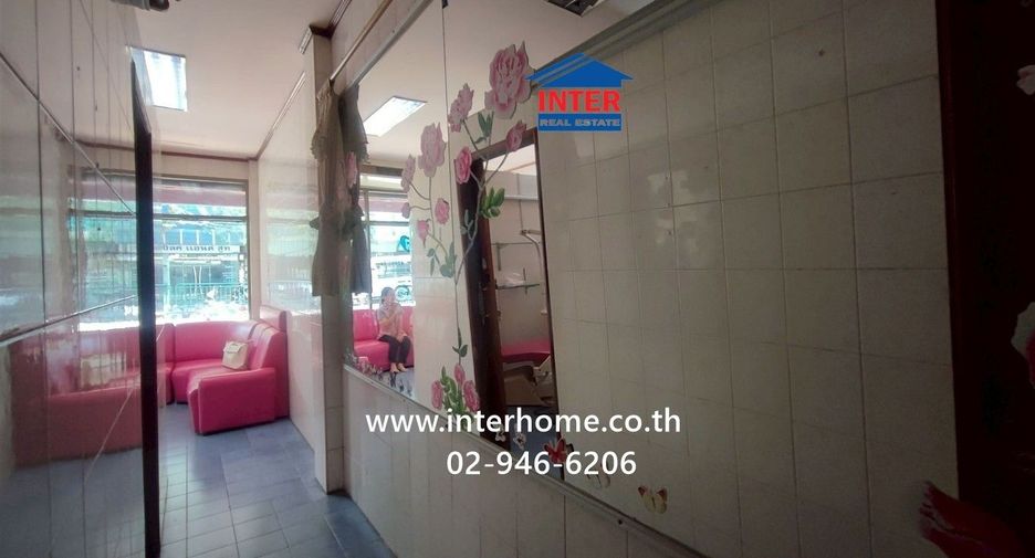For sale 3 bedrooms retail Space in Dusit, Bangkok