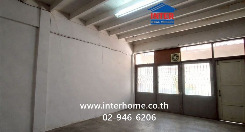 For sale 3 bedrooms retail Space in Dusit, Bangkok