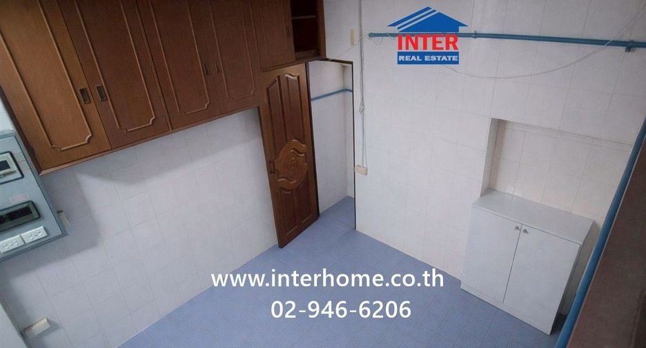 For sale 3 bedrooms retail Space in Dusit, Bangkok