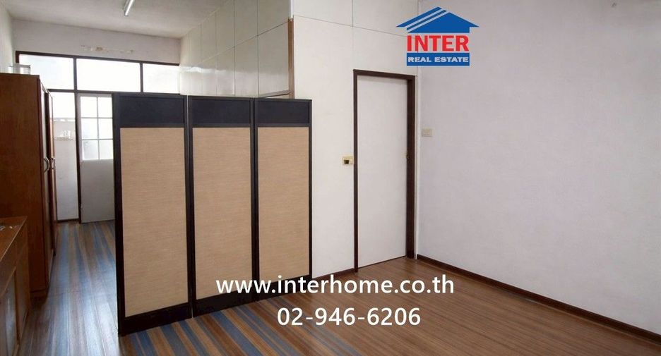For sale 3 bedrooms retail Space in Dusit, Bangkok