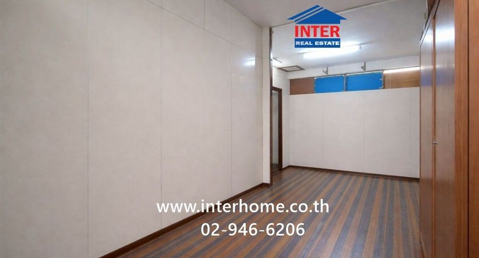 For sale 3 bedrooms retail Space in Dusit, Bangkok